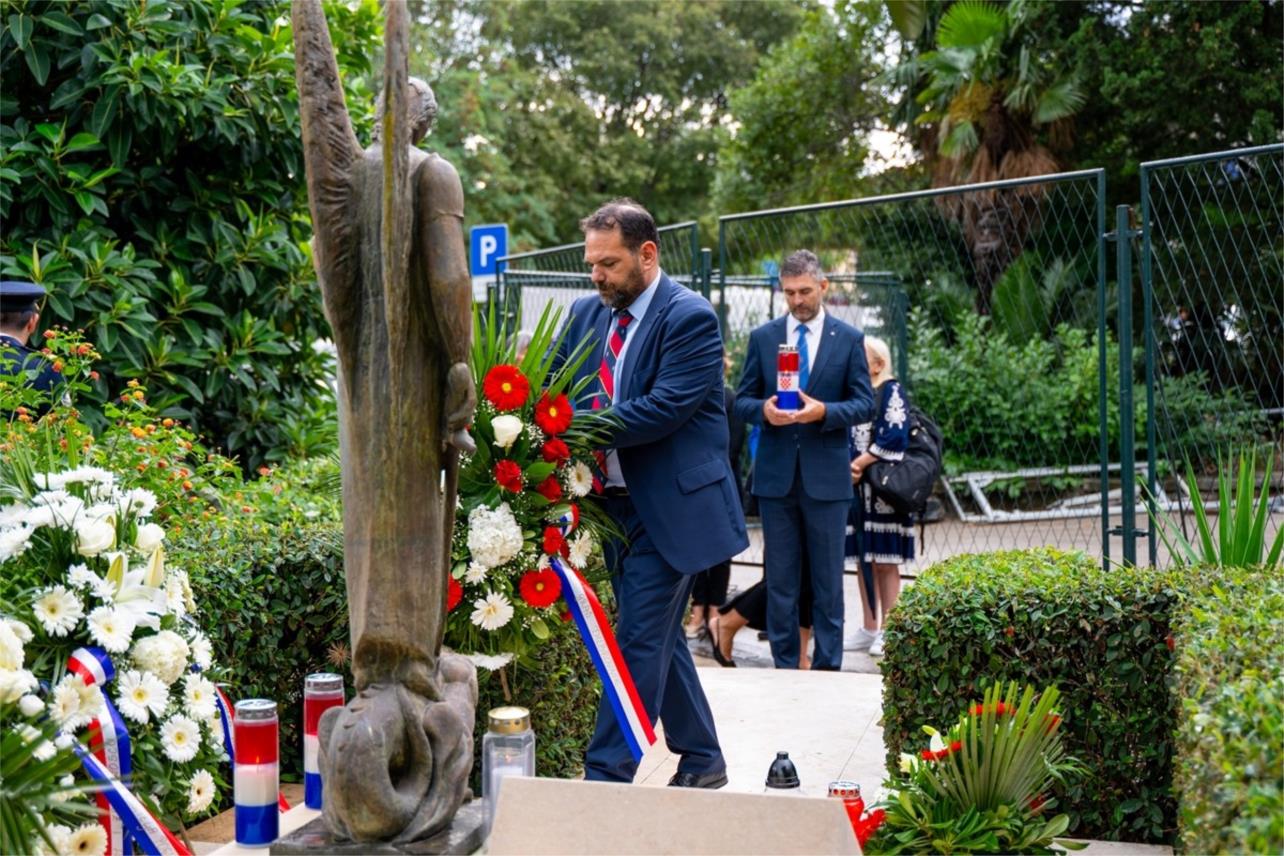 Grad Dubrovnik odaje počast policiji povodom blagdana sv. Mihovila