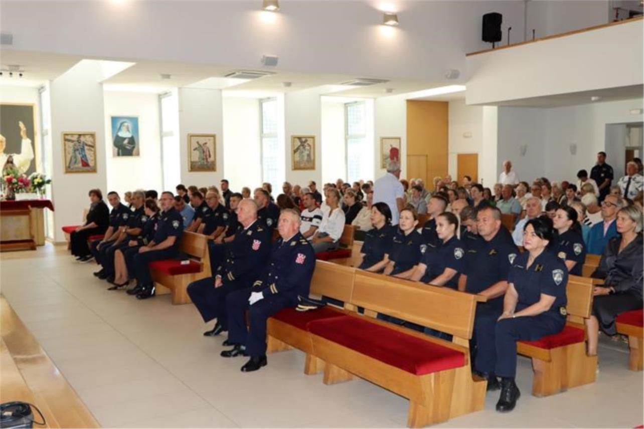 Policijski službenici na misi povodom blagdana sv. Mihovila