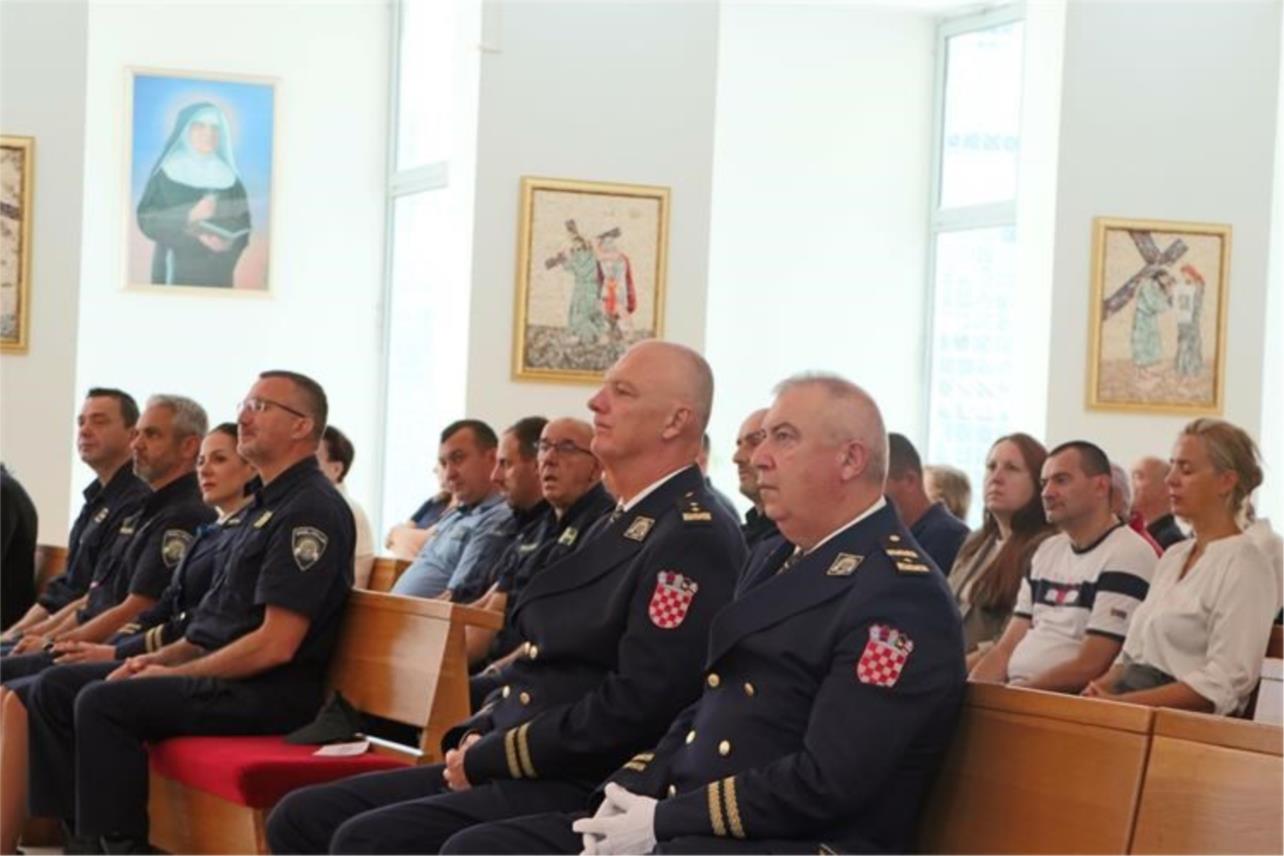Policijski službenici na misi povodom blagdana sv. Mihovila