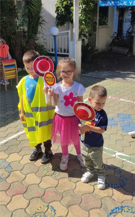 Djeca iz Dječjeg vrtića Leut čestitala Dan policije