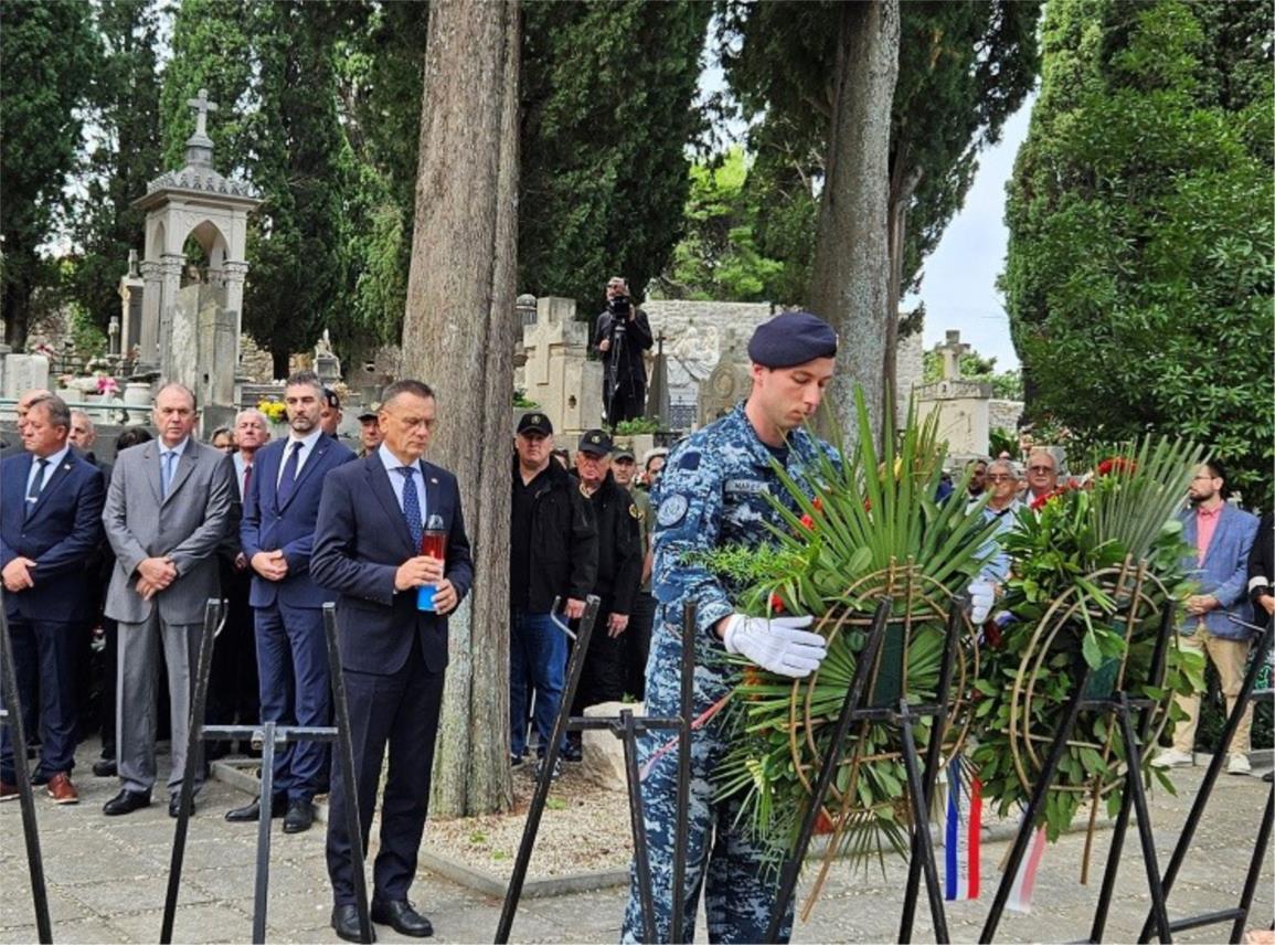 Načelnik Pavličević odao počast poginulim braniteljima