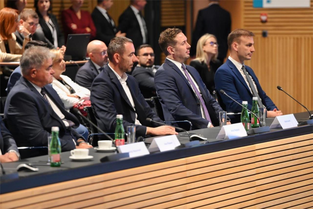 Uručeno 35 novih ugovora za jednosmjenski rad i cjelodnevnu školu