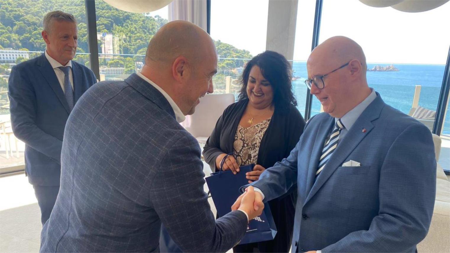 Župan Pezo ugostio počasnu konzulicu Italije