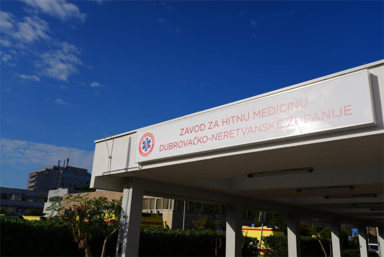 Župan uručio ključeve osam novih vozila hitne medicine