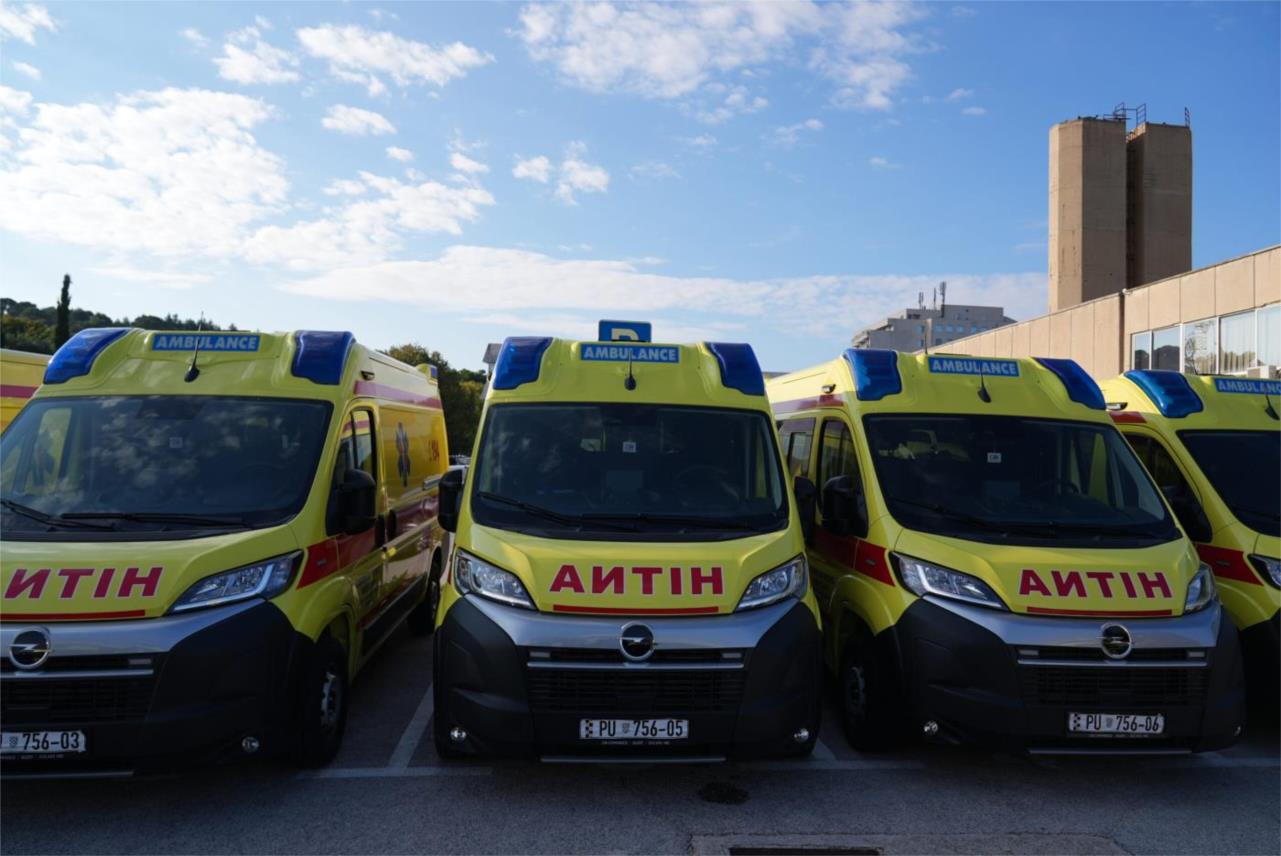Župan uručio ključeve osam novih vozila hitne medicine