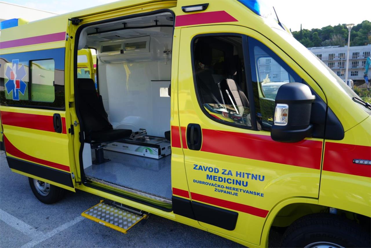 Župan uručio ključeve osam novih vozila hitne medicine