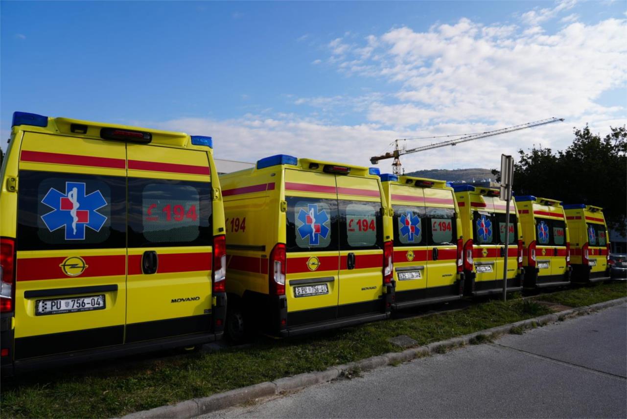 Župan uručio ključeve osam novih vozila hitne medicine