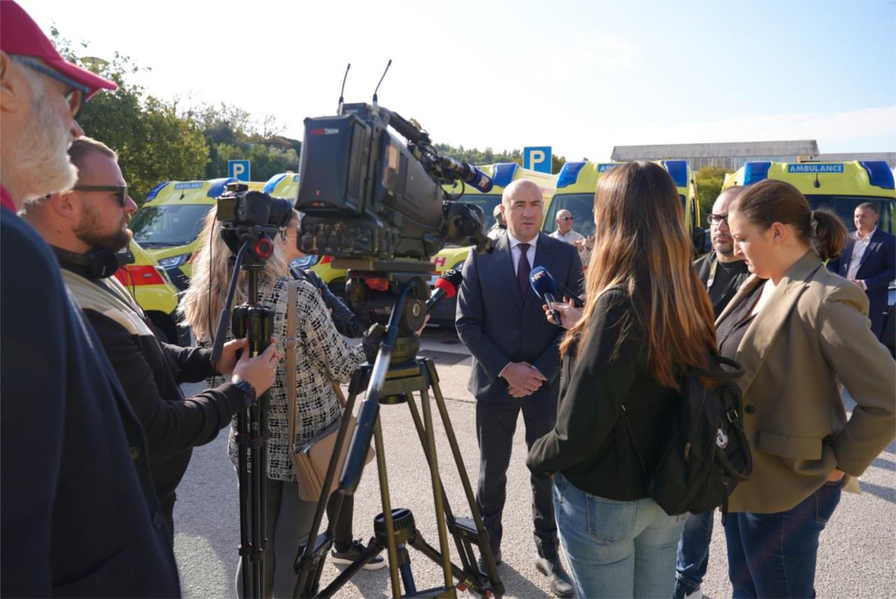 Župan uručio ključeve osam novih vozila hitne medicine