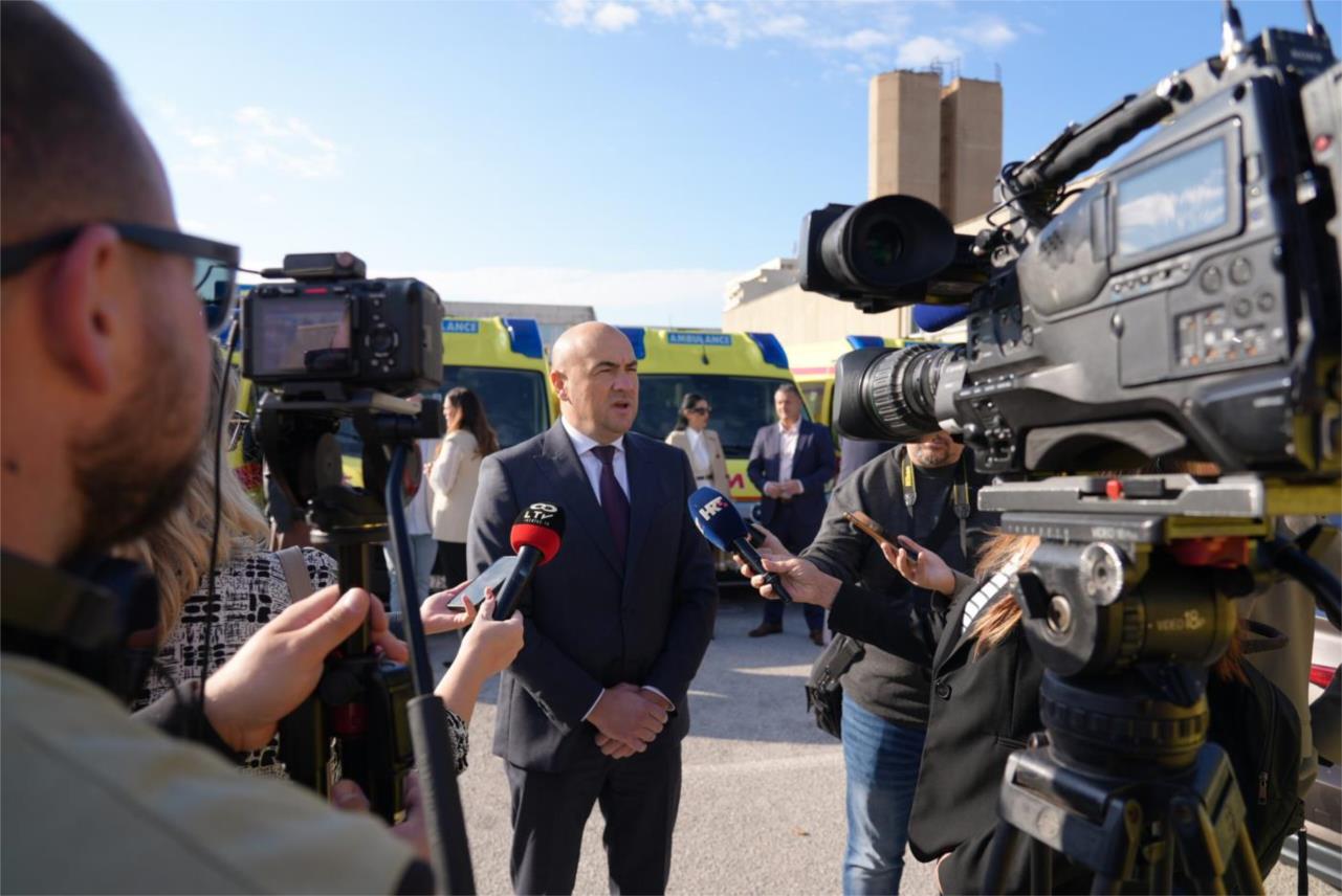 Župan uručio ključeve osam novih vozila hitne medicine
