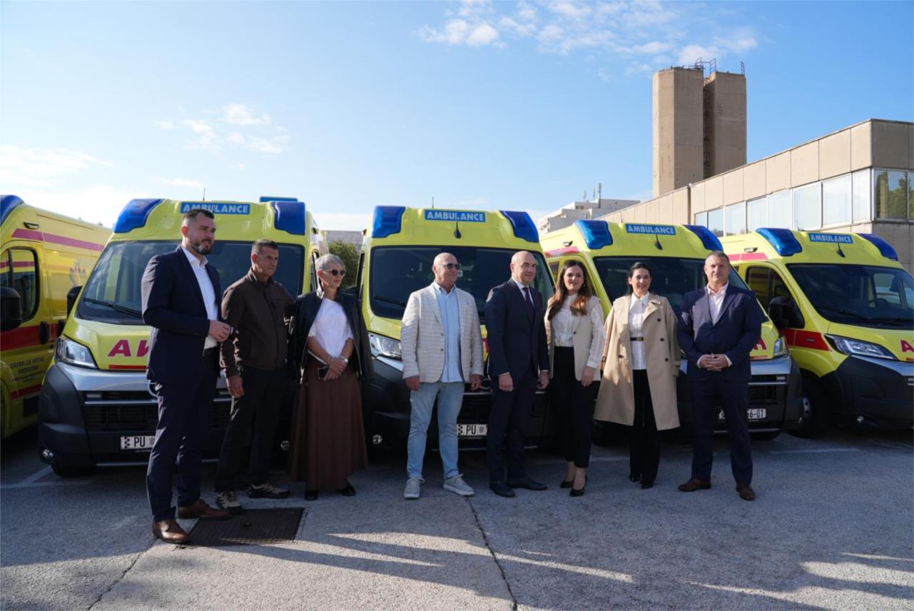 Župan uručio ključeve osam novih vozila hitne medicine
