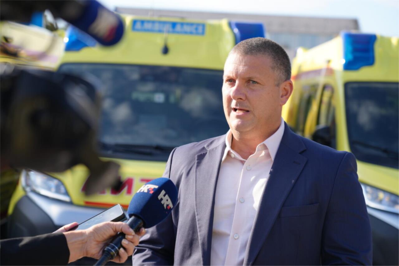 Župan uručio ključeve osam novih vozila hitne medicine