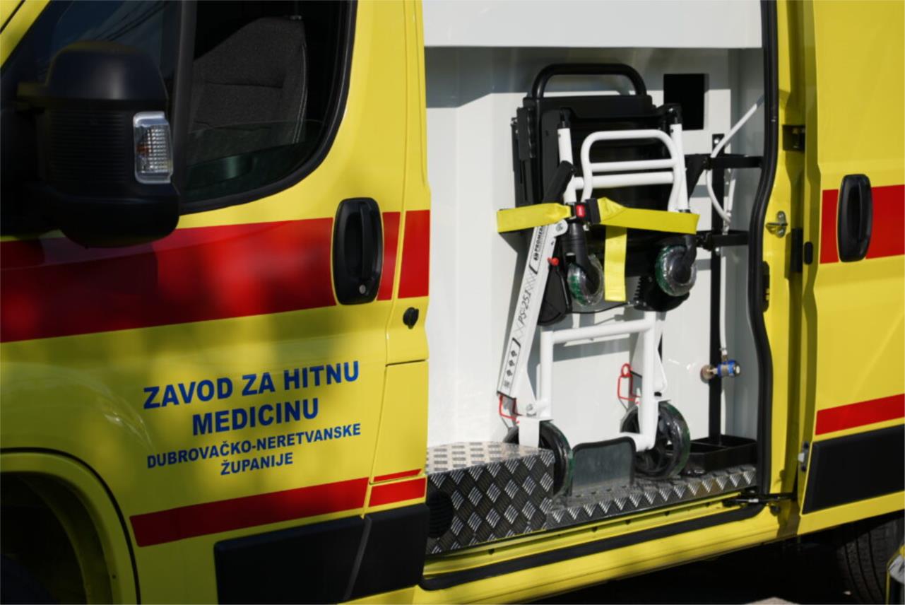 Župan uručio ključeve osam novih vozila hitne medicine
