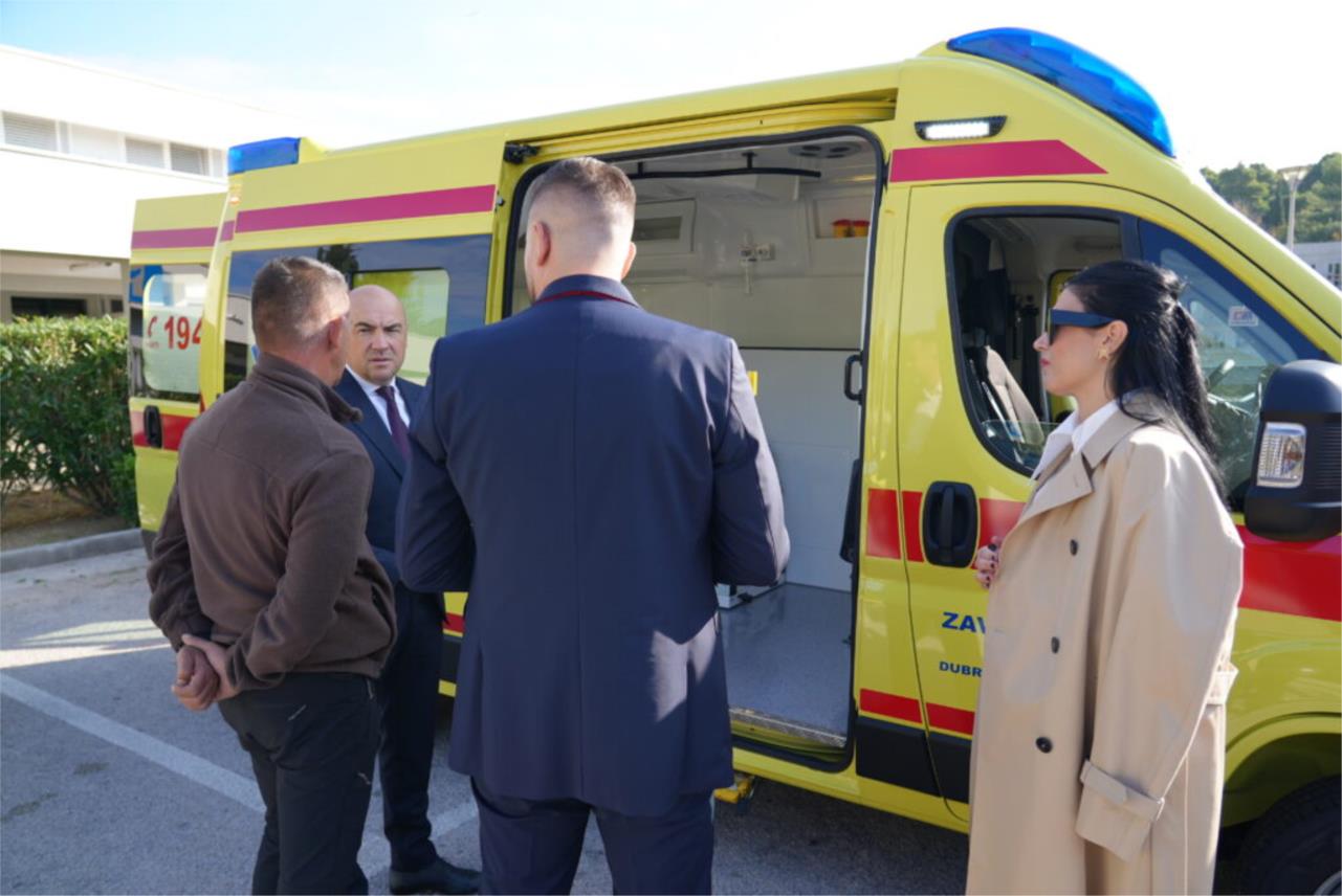 Župan uručio ključeve osam novih vozila hitne medicine