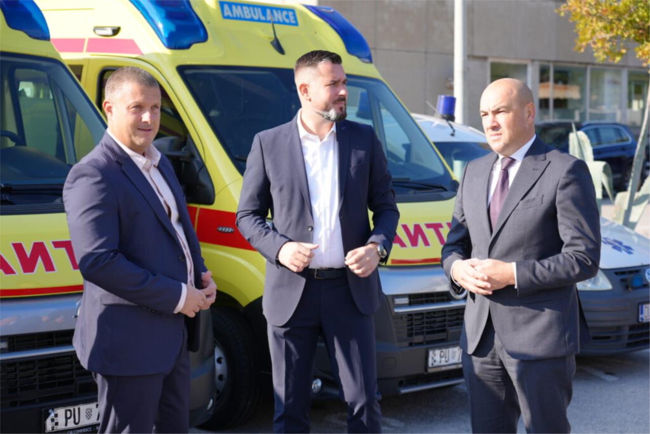 Župan uručio ključeve osam novih vozila hitne medicine