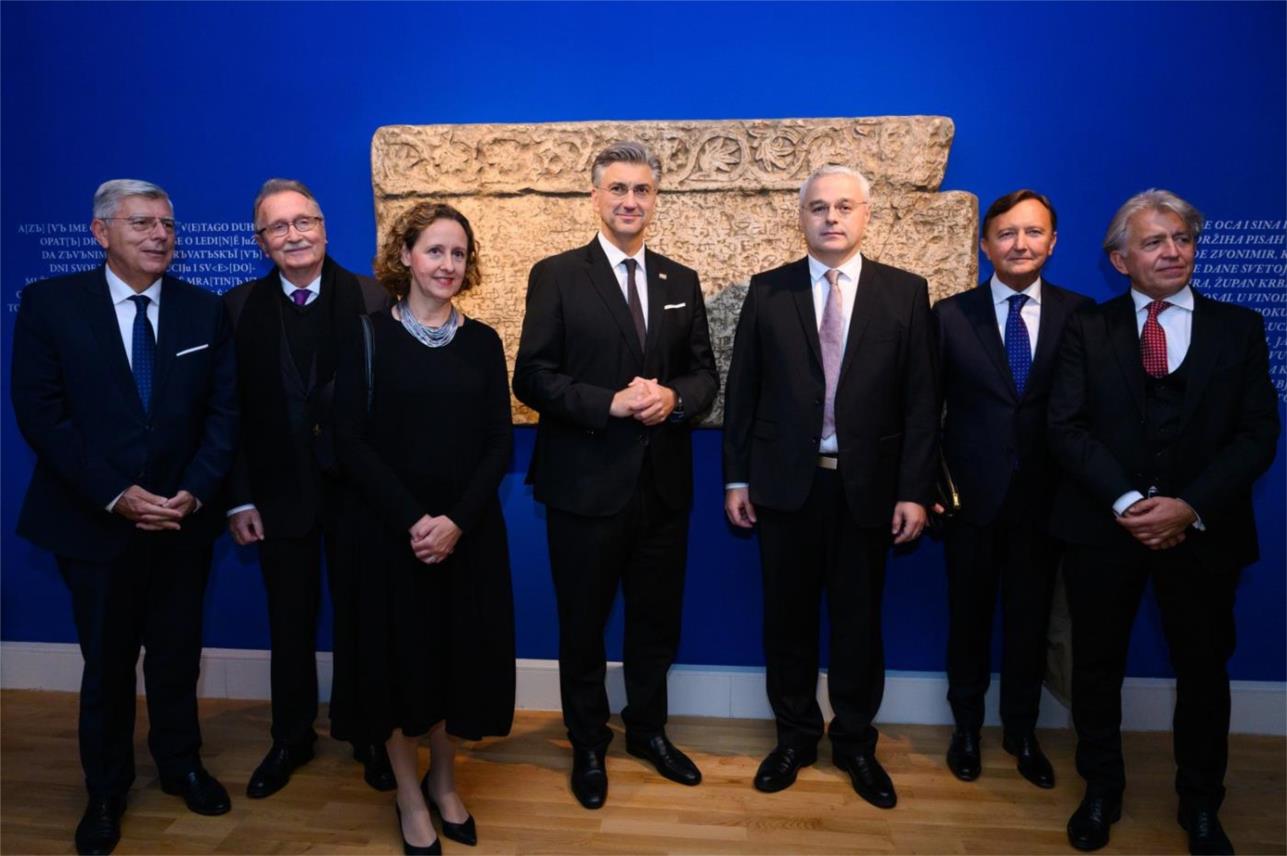 Izložba povodom 1100. obljetnice Hrvatskoga Kraljevstva Izložba povodom 1100. obljetnice Hrvatskoga Kraljevstva