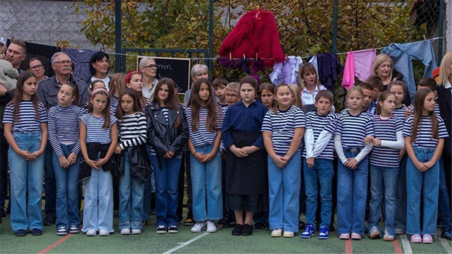 Pročelnica Marević na manifestaciji 'Između kamena i riječi – gomila!'