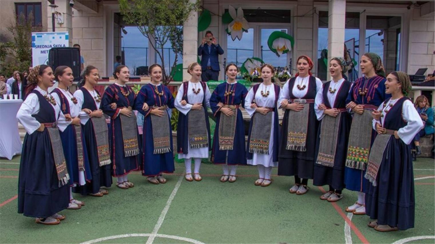 Pročelnica Marević na manifestaciji 'Između kamena i riječi – gomila!'