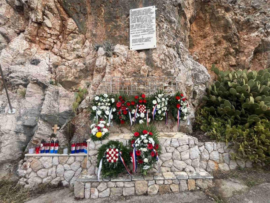 Položeni vijenci za konavoske domobrane na Orsuli