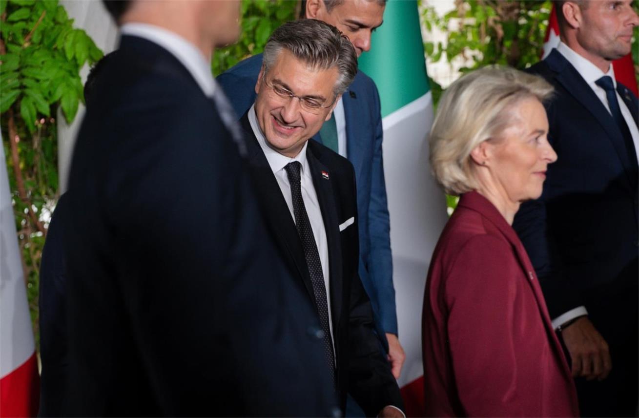 Hrvatska predstavlja međunarodna vrata za srednju Europu Hrvatska predstavlja međunarodna vrata za srednju Europu