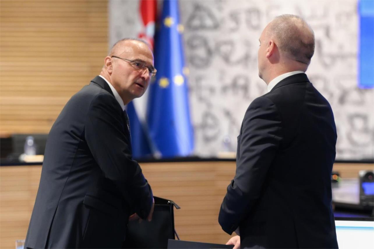 Pčelarima 100 tisuća eura za sanaciju šteta, obnova 400 kuća Pčelarima 100 tisuća eura za sanaciju šteta, obnova 400 kuća
