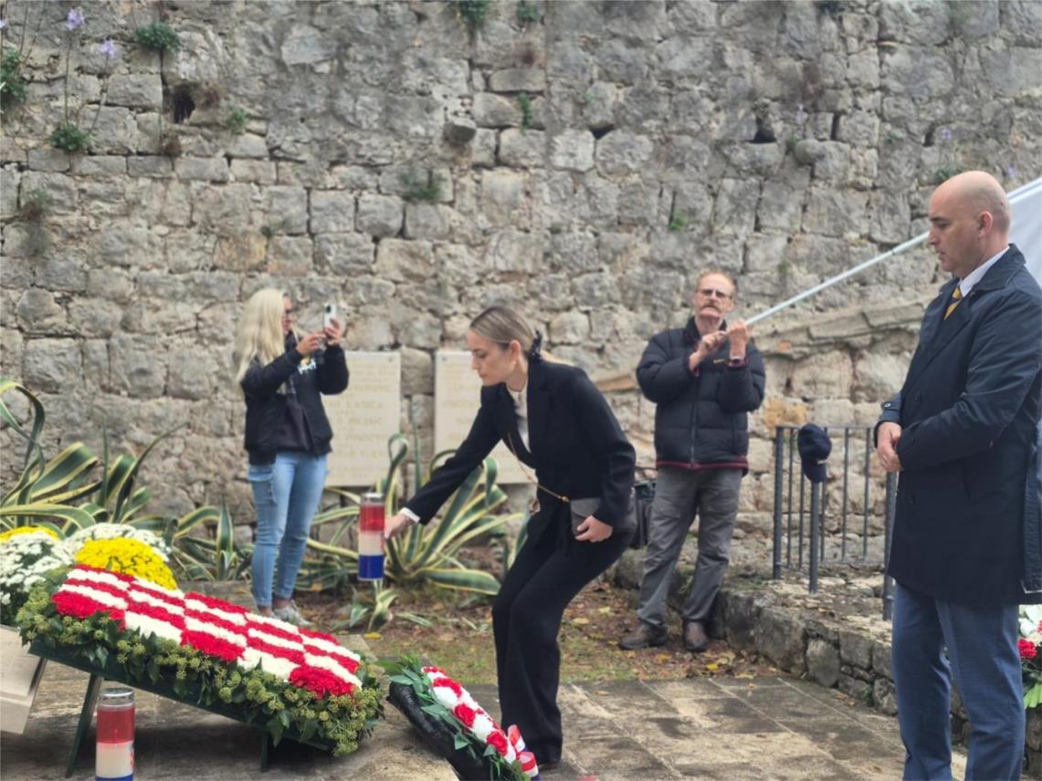 Odana počast nevinim žrtvama na Daksi