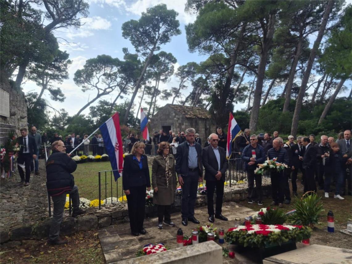 Odana počast nevinim žrtvama na Daksi