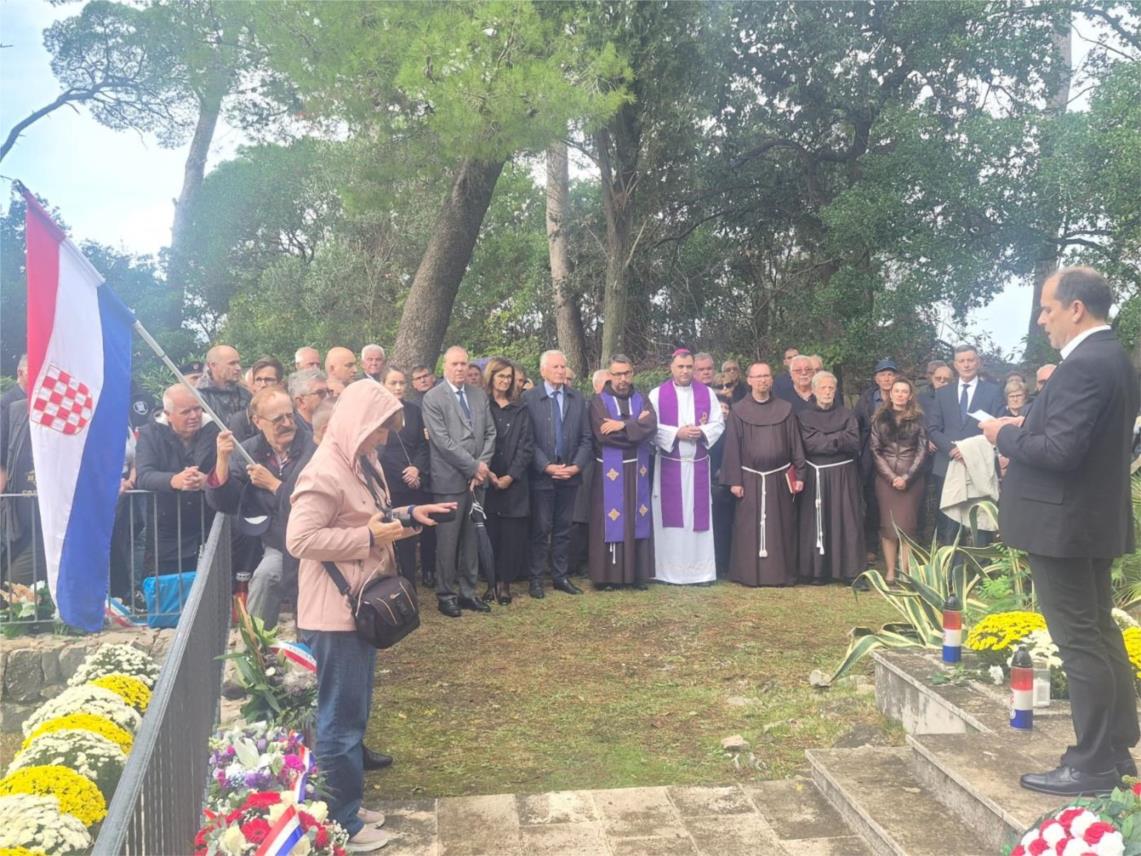 Odana počast nevinim žrtvama na Daksi