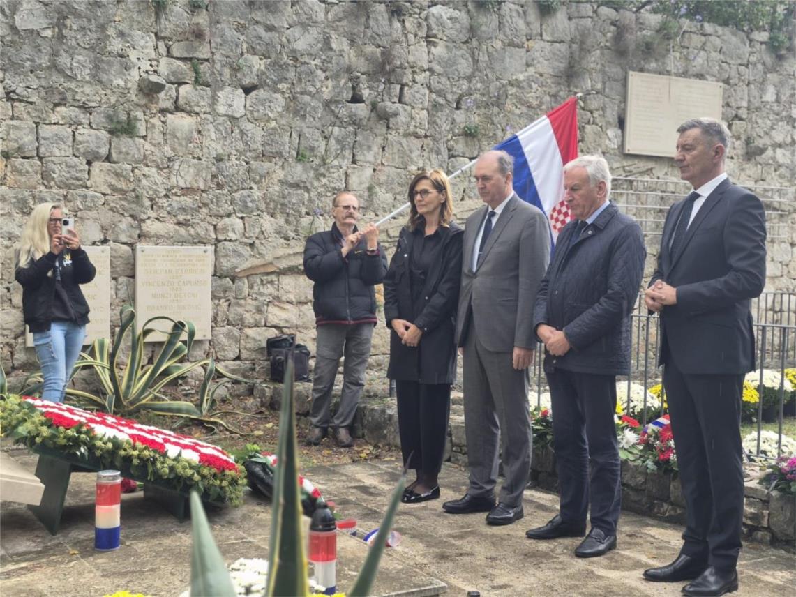 Odana počast nevinim žrtvama na Daksi