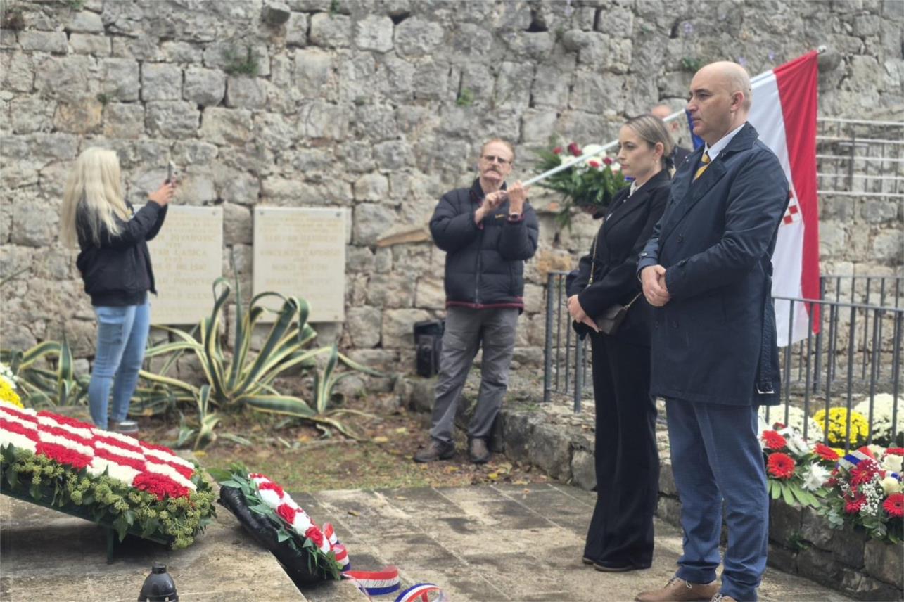 Odana počast nevinim žrtvama i otvorena Spomen soba na Daksi