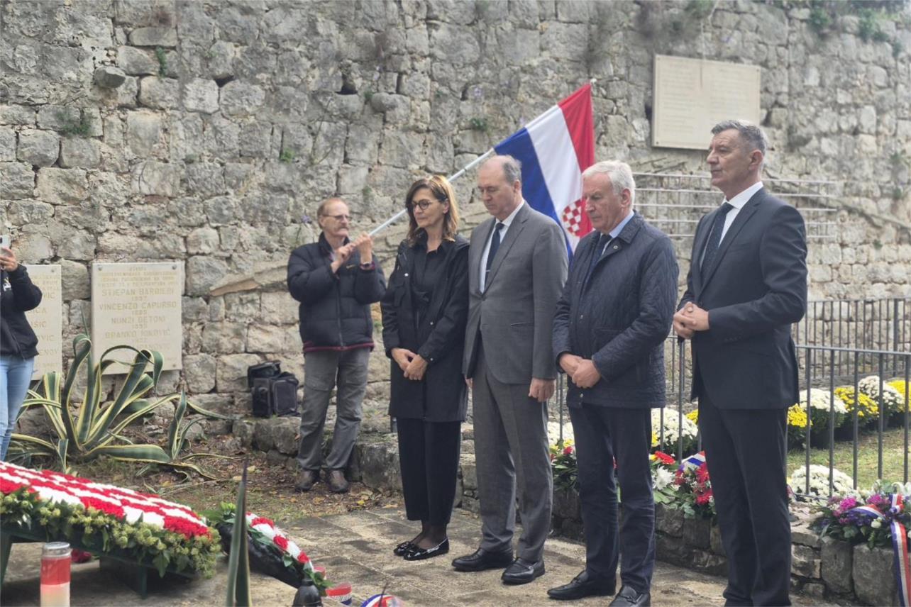 Odana počast nevinim žrtvama i otvorena Spomen soba na Daksi