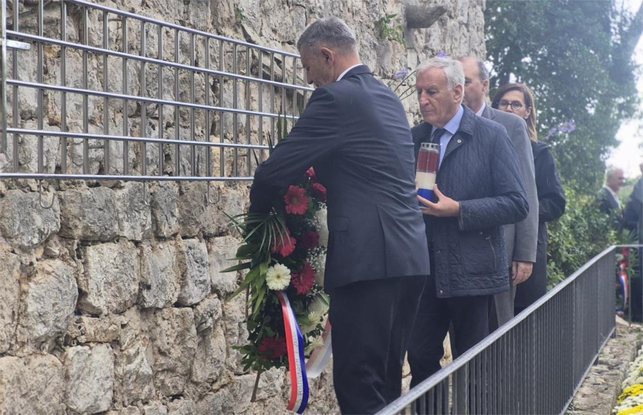 Odana počast nevinim žrtvama i otvorena Spomen soba na Daksi