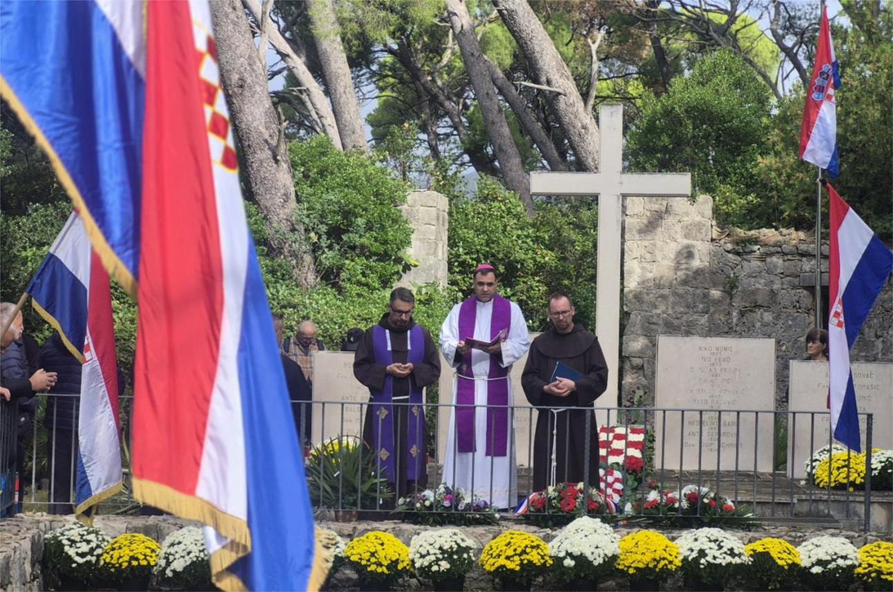 Odana počast nevinim žrtvama i otvorena Spomen soba na Daksi