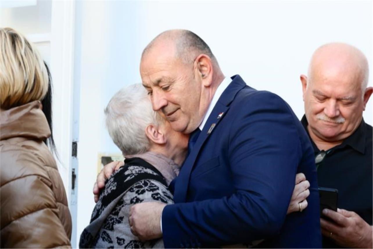 Identificirana četiri hrvatska branitelja u Vukovaru, među njima i francuski dragovoljac Identificirana četiri hrvatska branitelja u Vukovaru, među njima i francuski dragovoljac