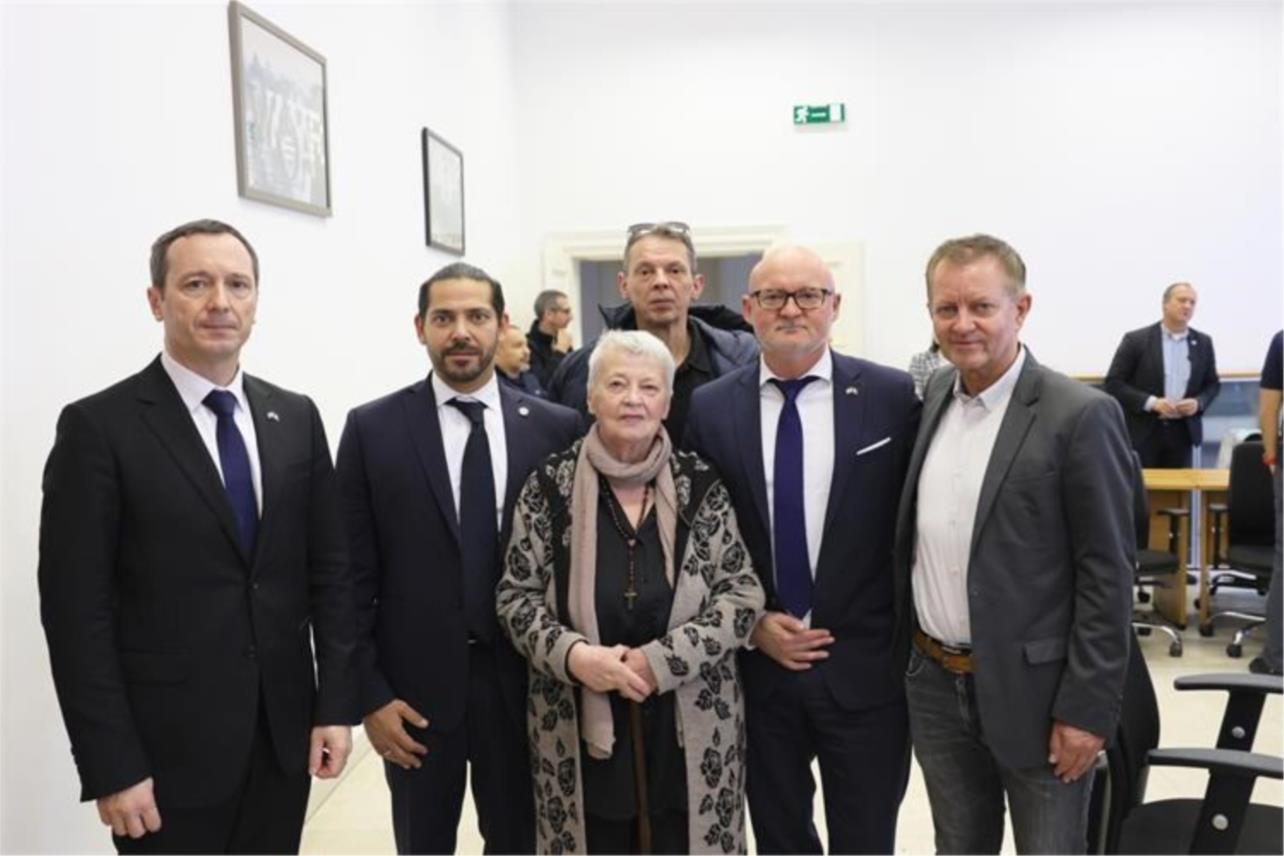 Identificirana četiri hrvatska branitelja u Vukovaru, među njima i francuski dragovoljac Identificirana četiri hrvatska branitelja u Vukovaru, među njima i francuski dragovoljac