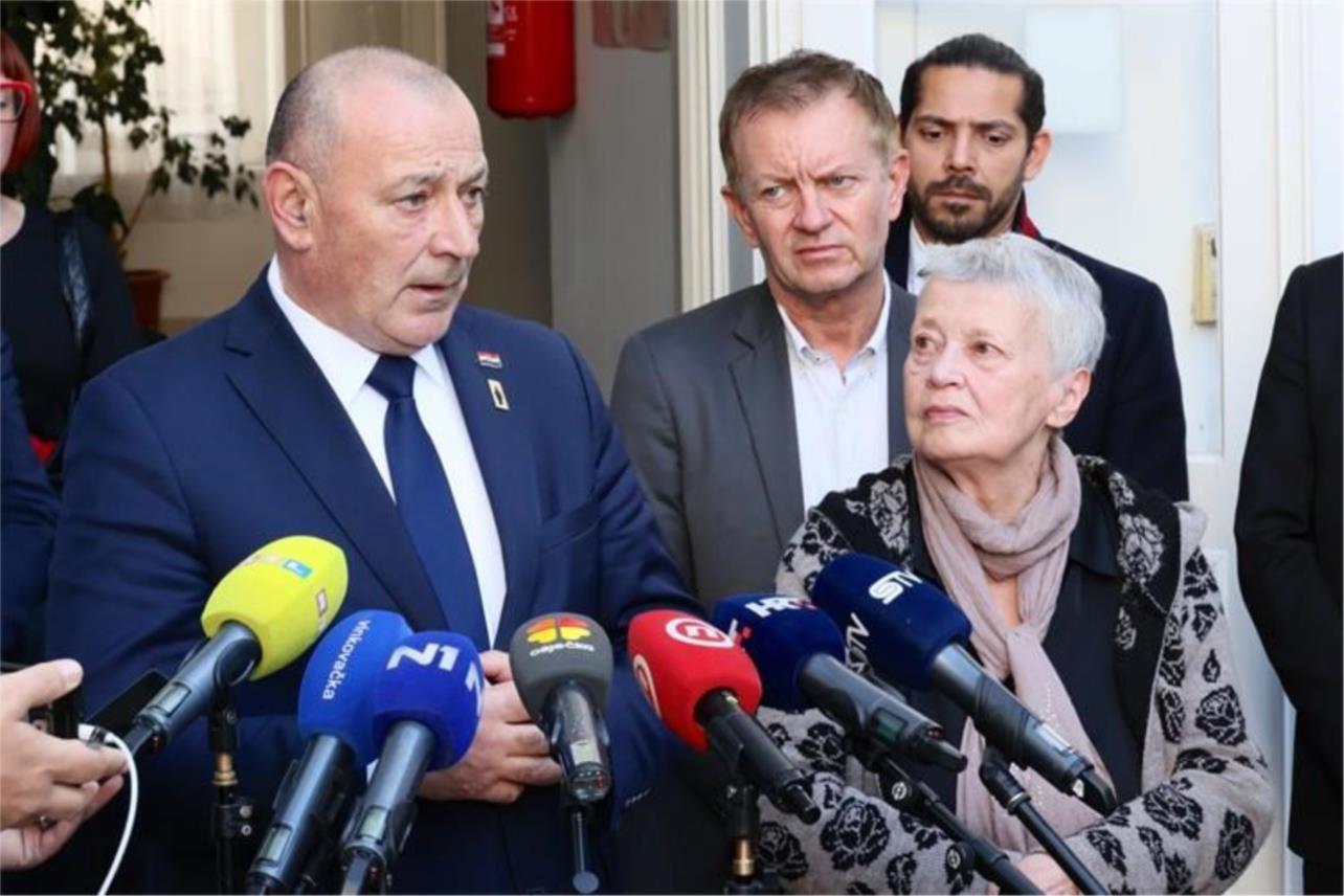 Identificirana četiri hrvatska branitelja u Vukovaru, među njima i francuski dragovoljac Identificirana četiri hrvatska branitelja u Vukovaru, među njima i francuski dragovoljac