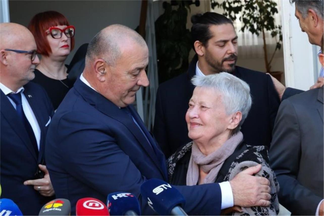 Identificirana četiri hrvatska branitelja u Vukovaru, među njima i francuski dragovoljac Identificirana četiri hrvatska branitelja u Vukovaru, među njima i francuski dragovoljac