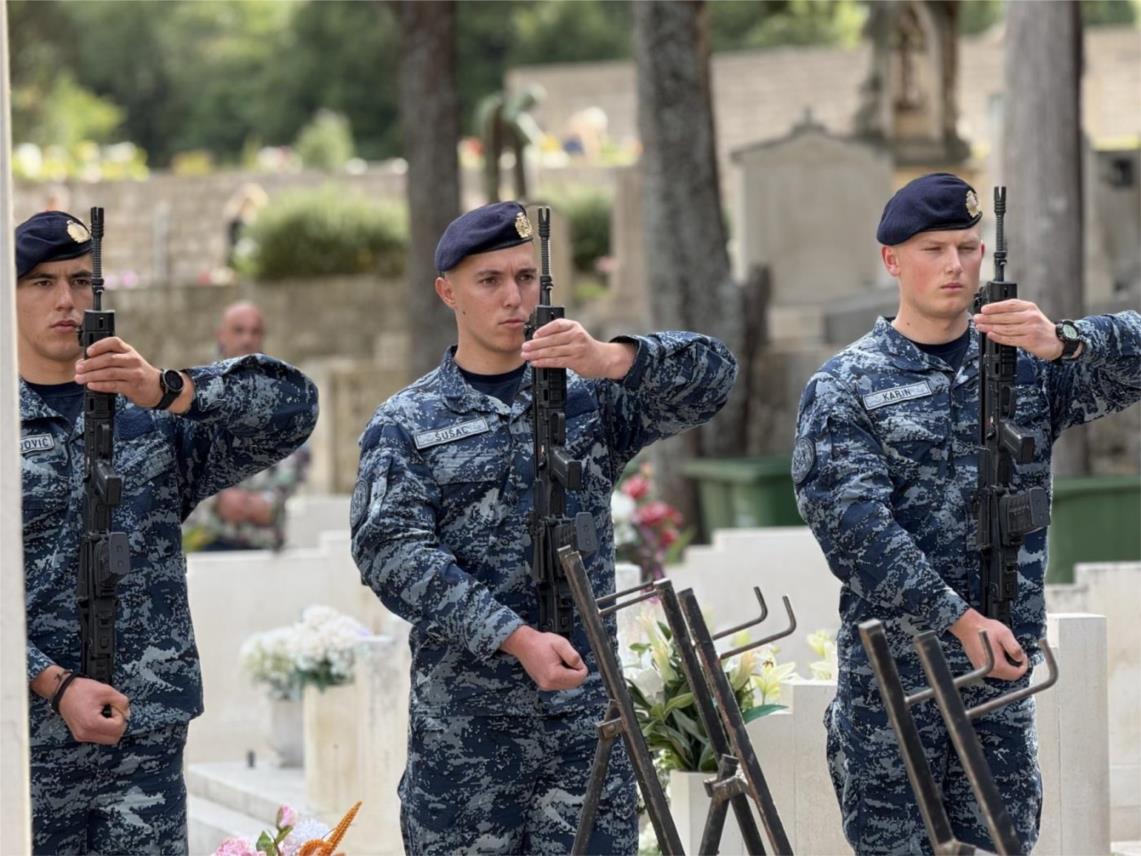 Položeni vijenci povodom 34. obljetnice osnivanja Hrvatske ratne mornarice