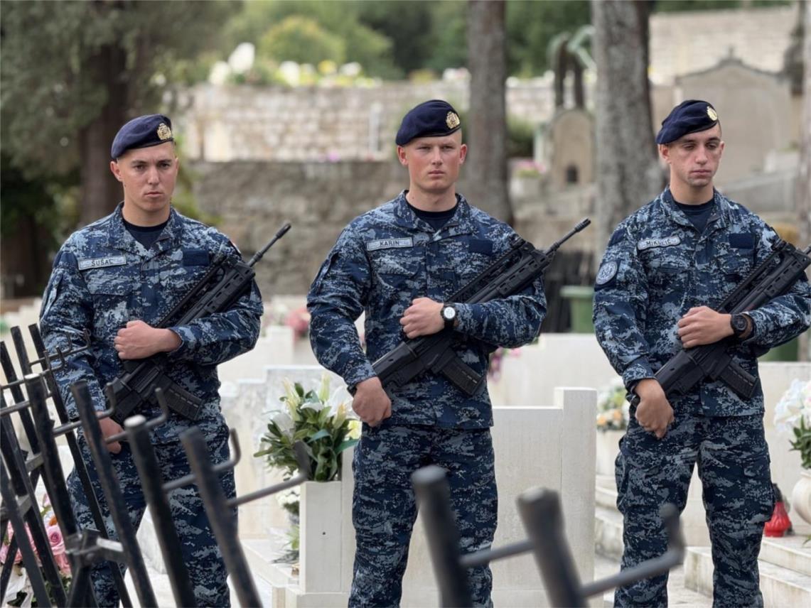 Položeni vijenci povodom 34. obljetnice osnivanja Hrvatske ratne mornarice