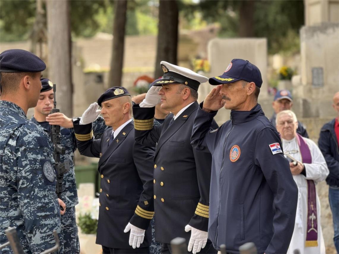 Položeni vijenci povodom 34. obljetnice osnivanja Hrvatske ratne mornarice