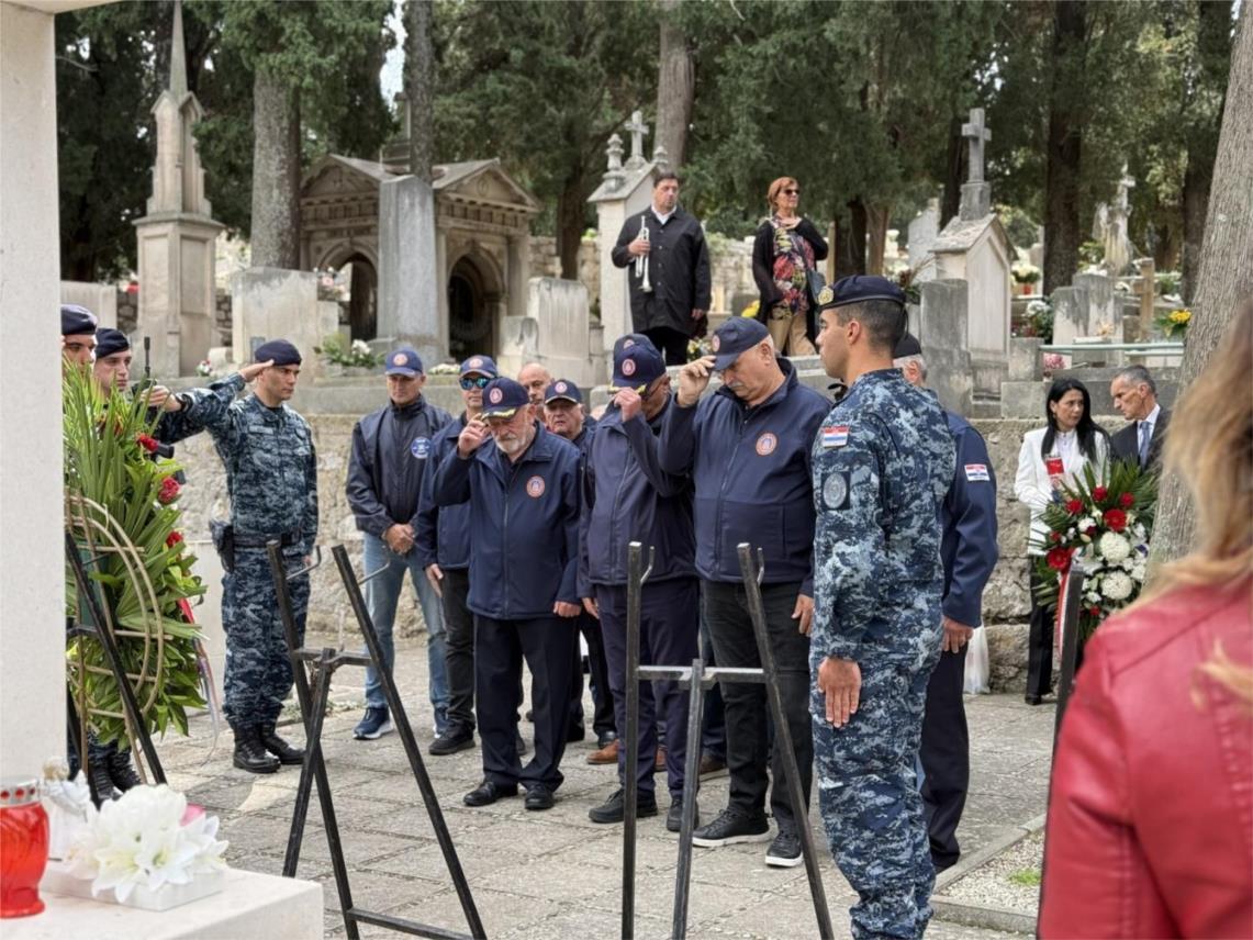 Položeni vijenci povodom 34. obljetnice osnivanja Hrvatske ratne mornarice