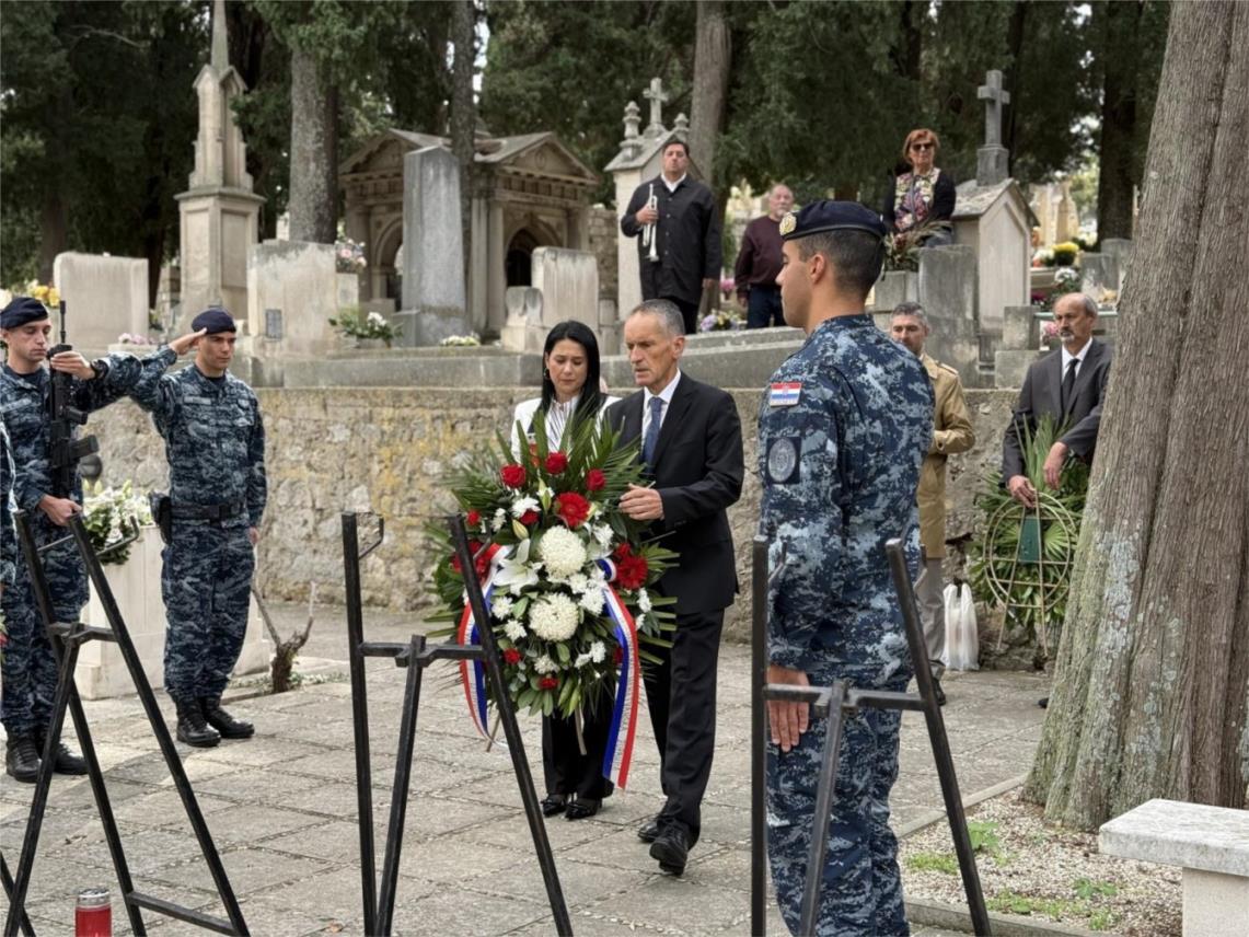 Položeni vijenci povodom 34. obljetnice osnivanja Hrvatske ratne mornarice