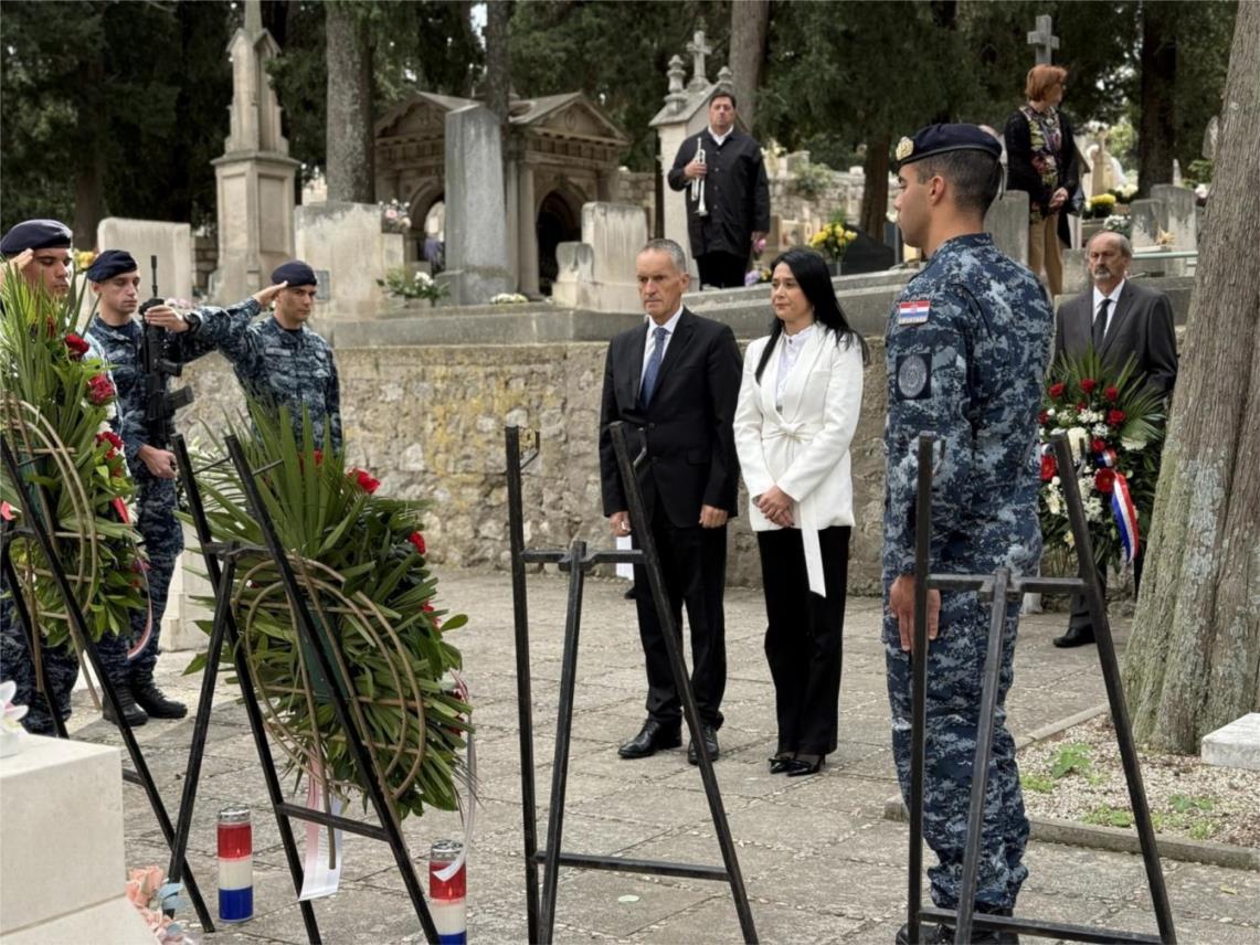 Položeni vijenci povodom 34. obljetnice osnivanja Hrvatske ratne mornarice