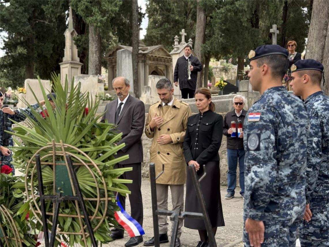 Položeni vijenci povodom 34. obljetnice osnivanja Hrvatske ratne mornarice