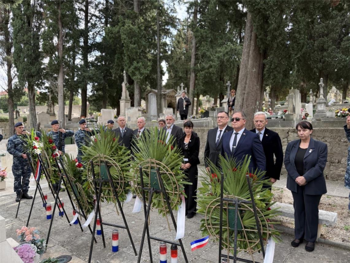 Položeni vijenci povodom 34. obljetnice osnivanja Hrvatske ratne mornarice