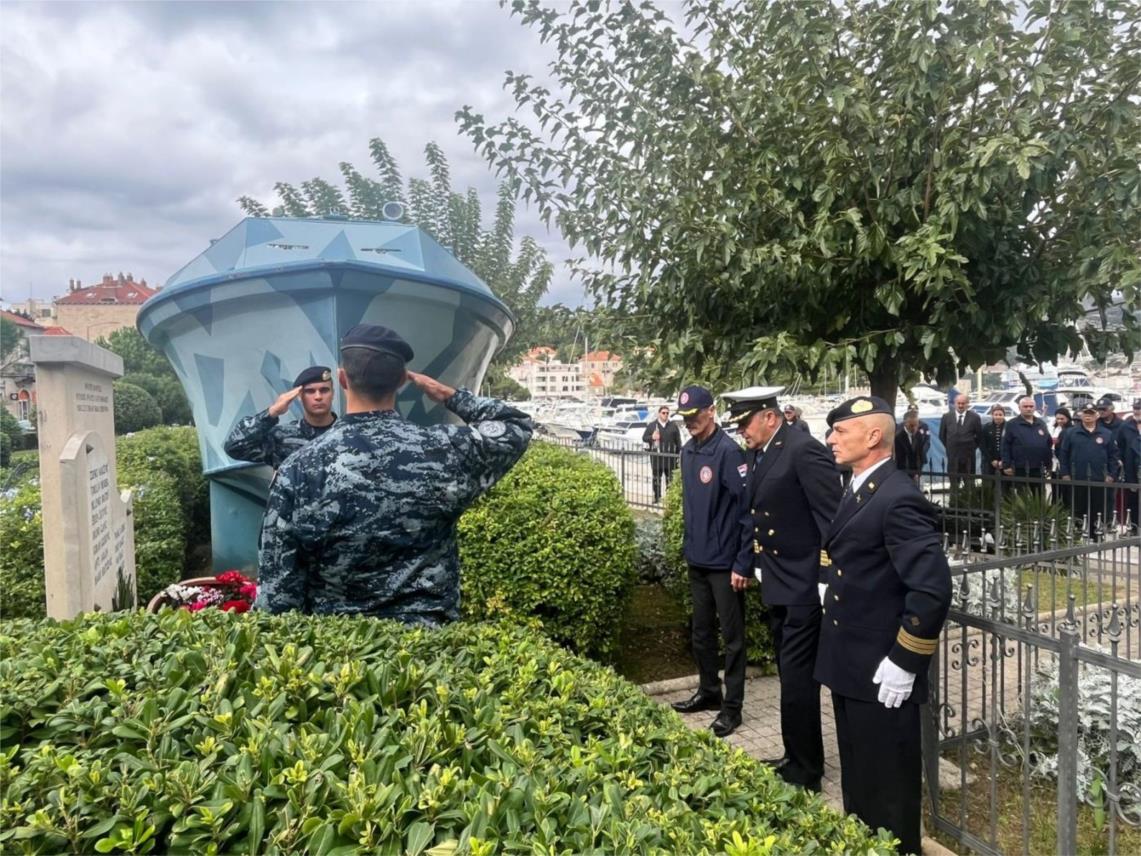 Položeni vijenci povodom 34. obljetnice osnivanja Hrvatske ratne mornarice