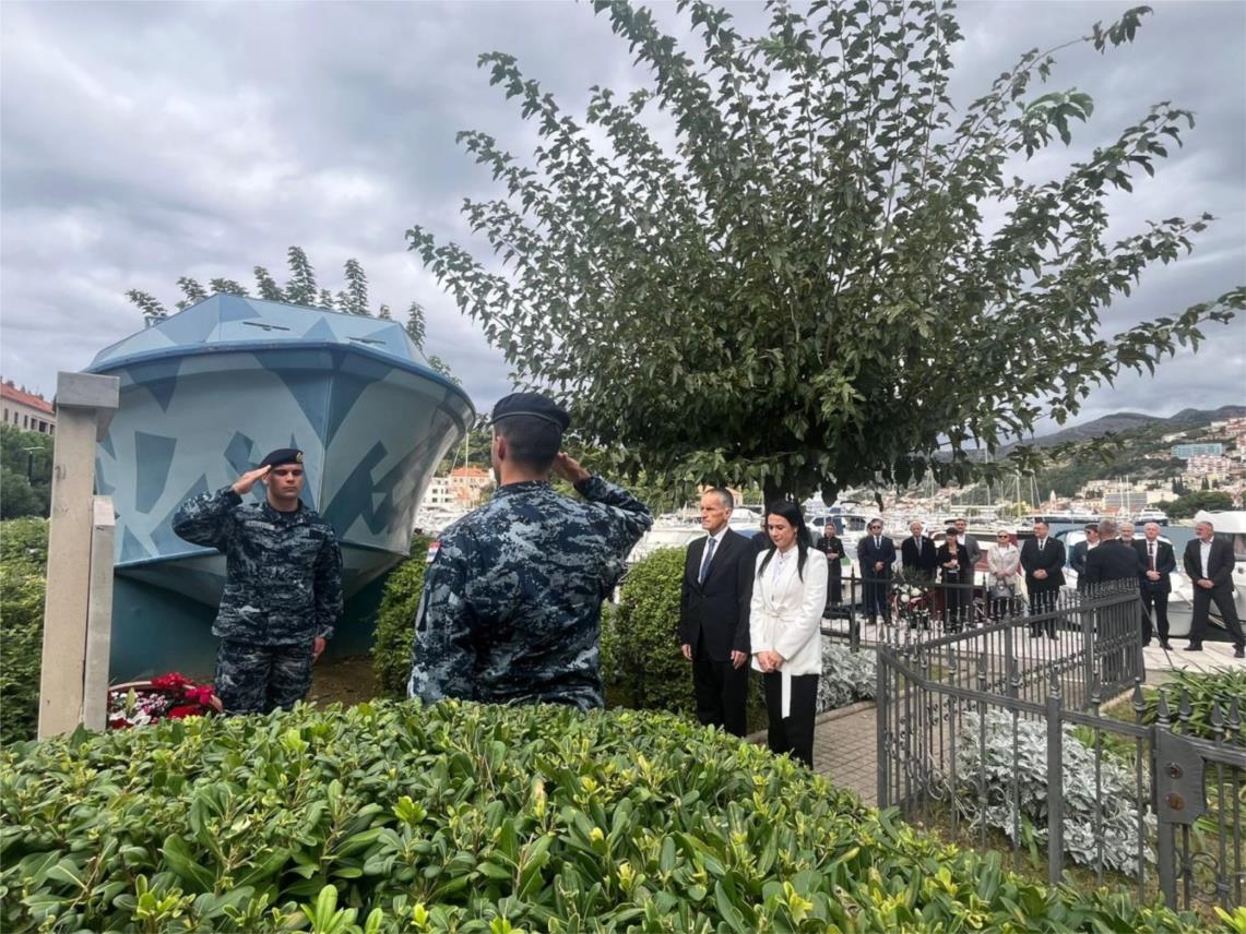 Položeni vijenci povodom 34. obljetnice osnivanja Hrvatske ratne mornarice