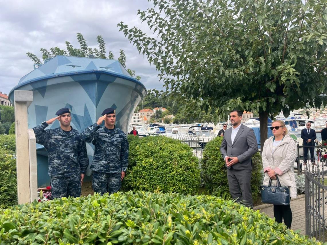 Položeni vijenci povodom 34. obljetnice osnivanja Hrvatske ratne mornarice