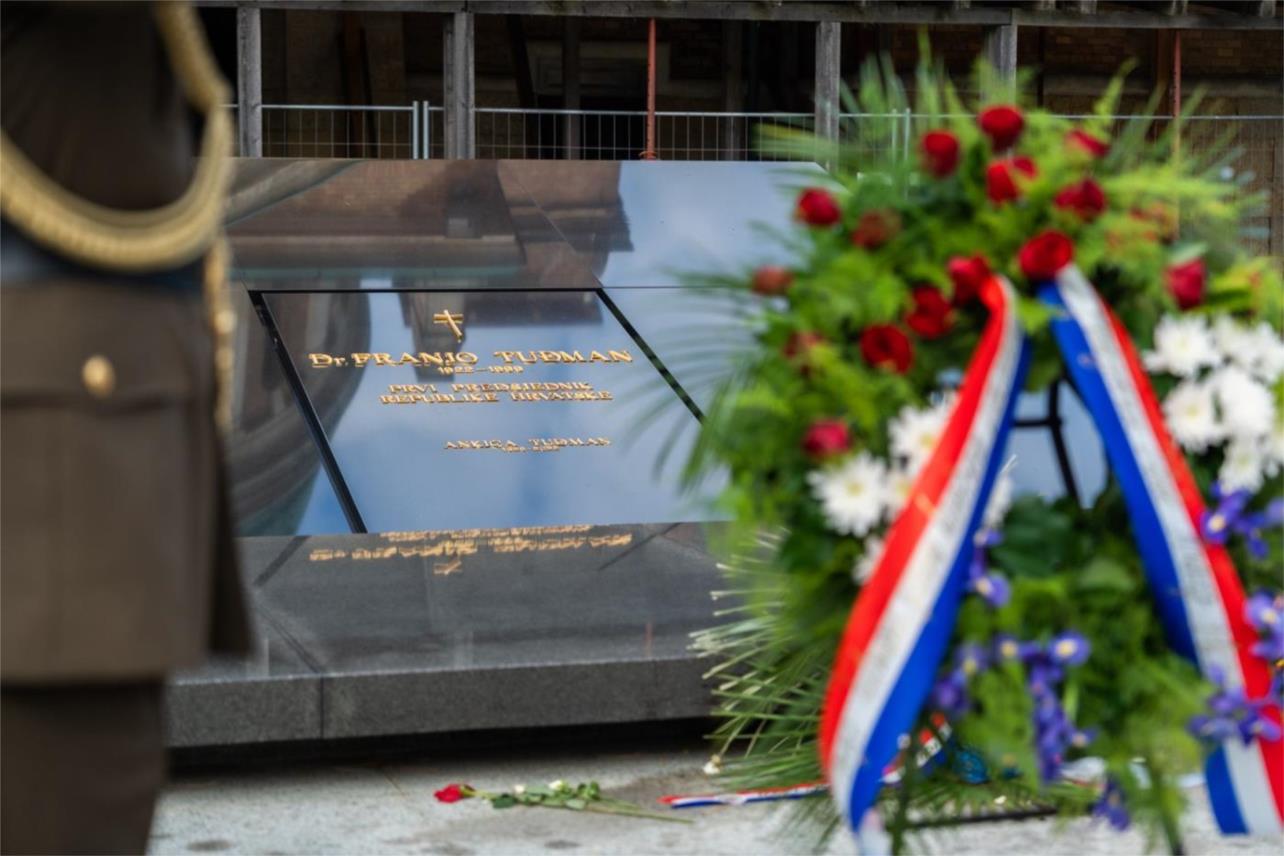 Plenković zapalio svijeće za preminule i hrvatske branitelje