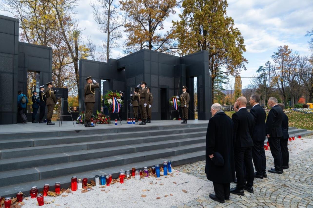 Plenković zapalio svijeće za preminule i hrvatske branitelje