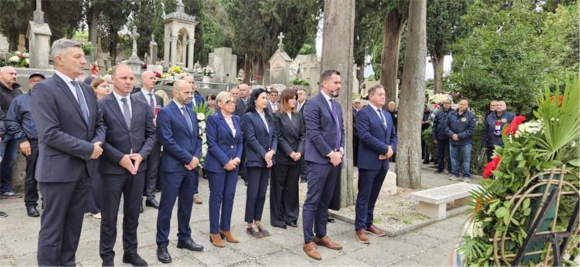 Načelnik Pavličević odaje počast poginulim braniteljima